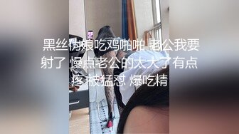 推特cos极品福利姬喜欢用各式道具，黑丝长腿自慰喷水不断，高潮颤抖，视频表情与日常照极度反差 (1)