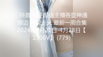 4/22最新 学妹尿尿帽子美眉一边看视频一边自慰摸了一手淫水VIP1196