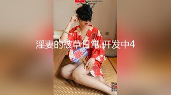 疯狂小迷妹被小哥在床上放肆蹂躏，疯狂草嘴，大鸡巴无套抽插干出好多白浆，无毛白虎逼激情上位浪叫不止刺激