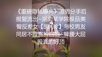 乖巧风骚的小少妇露脸跟大哥在沙发上激情，口交大鸡巴给大哥舔乳头