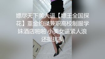 和漂亮女友在餐厅吃饭