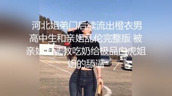 清纯又性感眼镜美御姐，抓屌一顿猛吸，黑丝美腿足交，大屁股骑乘操骚逼，JB爆菊假屌插穴，双洞齐开