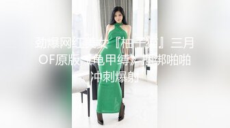 女神级清秀小姐姐牛仔裤紧身白衣T恤，胸部太饱满了鼓胀性感立马上手爱抚揉捏亲吻，奶子浑圆硕大猛力狂操