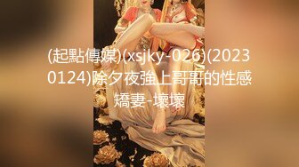 韵味十足甜美骚女，女用倒模20CM长屌，骑乘自己动，翘起屁股插入，上下套弄水声哗哗，双头龙深插