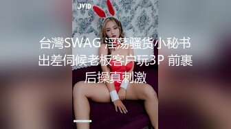 少妇姐妹露脸勾搭大哥激情啪啪，全程露脸刮逼毛，尿尿道具插逼，让大哥玩骚奶子各种抽插爆草，淫声荡语不断