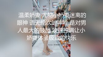 骚货在车里就忍不住来一口