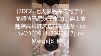 带眼镜的文静小美女直播，全程露脸逼逼干净漂亮，镜头前揉奶摸逼给狼友看，互动撩骚清纯的颜值看了就爱了