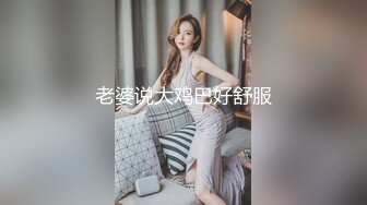 在观看女同性恋色情片时舔我的阴部