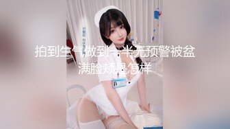 【新片速遞】 极度风骚红唇御姐！初下海大尺度秀！开档黑丝美臀，假屌深插多毛肥穴，怼着镜头后入猛操