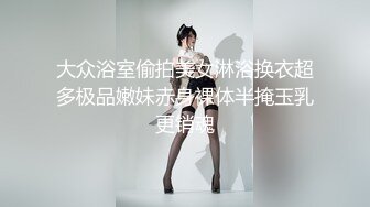 美女与男友在秘密的地方！