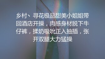 “好湿啊，流了好多水”敏感校服高中妹玩抠逼，手指伸得深入粉穴抠出白浆骚话撩人