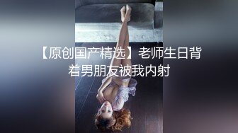 一线天00后美少女，外表甜美清纯，美乳嫩穴姐妹花，骑乘位轮流操，小逼很紧，让人羡慕