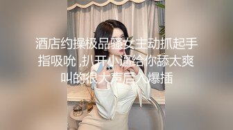 KTV厕所偷拍喝醉的美女趴在马桶上吐✿来个捡尸的屌丝男把她内裤脱了想上她