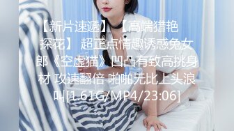 潜入商场女厕偷拍电影院老板娘的小黑B