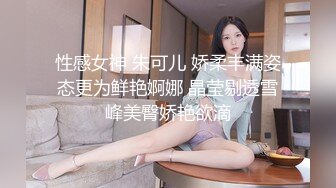 日式女友精彩3P伺候两个小哥哥，全程露脸两个鸡巴一起舔真骚啊，让小哥前插后入爆草蹂躏