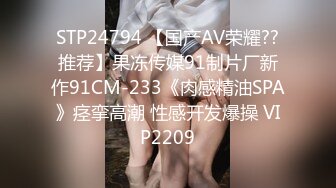  矮胖子约操空姐制服外围骚女&amp;nbsp; 主动骑在身上掏出奶子吸吮&amp;nbsp;  翘起屁股舔屌小逼清晰可见&amp;nbsp; 穿着高跟鞋骑乘