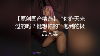   八块腹肌健身猛男在出租屋狂艹甜美大学生女友，招式繁多，从床上赶到床下，十分疯狂