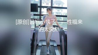 小哥哥跟他的骚妹子，给小哥舔起大鸡巴，上位爆草抽插自慰抠骚穴