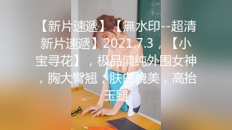 中年小夫妻居家侧入暴力无套操逼，一小会就白浆流出来