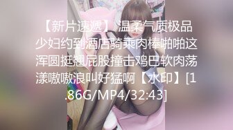 粗暴老哥按着女友头强行深喉口交 玩爽了就大力抽插 干的女友眉头紧皱美乳摇晃 爽的不行