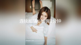 淘气弟弟隔着玻璃偷拍身材不错的姐姐洗澡被姐姐发现把手机抢走