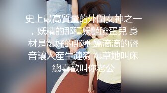 家庭网络摄像头偷拍 两个巨乳少妇日常生活在客厅和老公啪啪