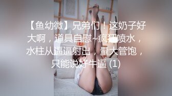 大妈好狂野穿着女仆装逼带大铁链