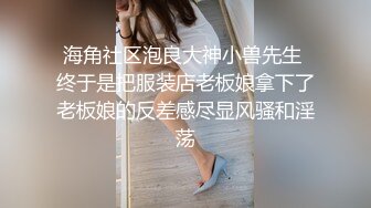 性感露肩装妹子，在沙发上操舌吻舔奶摸逼，特写抱起来抽插撞击啪啪啪