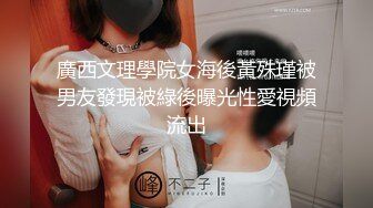 劇情演繹戲精劉婷欺騙中通快遞小哥上樓收快件進房間被大快件嚇一跳要干一炮才讓走