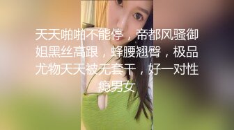 性感花臂纹身眼镜妹子，诱人身材甜奶口交上位骑坐猛操