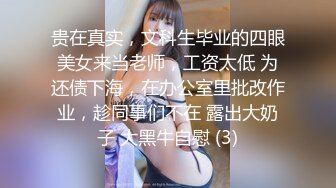   中年大叔忽悠美女顾客做特殊服务，全身按摩撩骚忽悠顾客揉奶玩逼，按摩床上爆草抽插