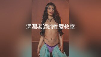 大膽極品美女會計小姐姐公司上班期間不老實,辦公桌下玩跳蛋,同事在旁邊