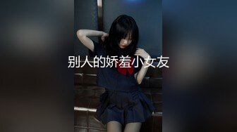 【新片速遞】表姐要去健身 ❤️赶紧在房间藏个摄像头偷拍她换衣服 事后还假装好心开车送她去