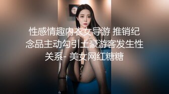 景区女厕全景偷拍眼镜美女逼口大开 逼洞清晰可见