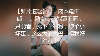 几个女人一起跳裸体热舞