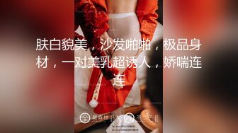 【新片速遞】两个骚女露脸在一起比男人玩的都嗨，丝袜情趣制服诱惑双头道具互相插逼，戴上假鸡巴开草主动上位，给逼吃菜