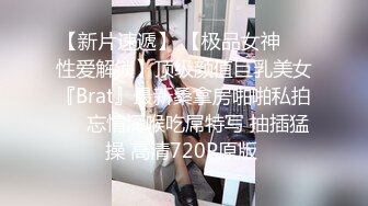 拉拉小姐妹又亲起来，摸着奶子亲着小嘴，看着真刺激像刚搞对象的样子，吃奶还抠逼道具抽插，好痒你别舔啊