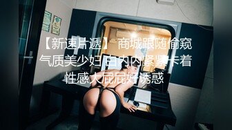 掰开内裤就直接按摩自己的逼逼