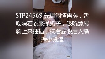 游乐场女厕全景偷拍用水把手打湿了擦一下奶子给奶子降温的妹子等23位美女 (1)