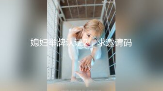 【新片速遞】 工地務工男女,各自在家都有家室,異地組建臨時夫妻啪啪,貴在真實,吃著外賣J就襲胸了