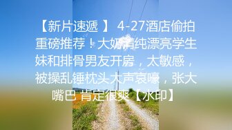 黑客破解家庭网络摄像头偷拍老夫嫩妻在家里客厅做爱突然来了个女的坐在一边感觉她们三人关系有点特别