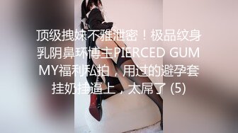 两个骚比露脸淫荡黑丝高跟极品妹子在宾馆和我玩着不一样的双飞自拍