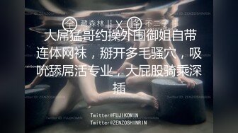 商场女厕偷拍带着孩子来上厕所的少妇 BB保养的不错还挺粉