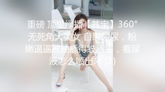 小夫妻穿上情趣衣，家中客厅啪啪