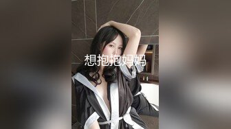 短发美少妇镜头前搔首弄姿黑丝长腿，趴下卖力口交超大道具卖力深插