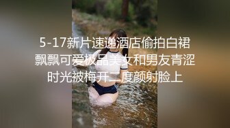 一群精神小伙 欺负一个小姑娘 现在的小年轻真是不讲武德 古惑仔都知道不打女人！