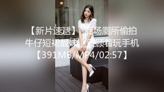 美女老师上门补课被猥琐家长下药迷翻换上黑白丝袜轮流玩 (5)