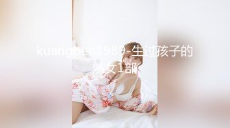  颜值不错的风骚女模特，大辫子漏出骚奶子诱惑狼友跟两位大哥激情3P