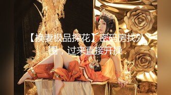   一个人玩两妞 抠逼淫水好多 浪叫呻吟不止 让小哥轮流草嘴无套干逼