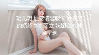 黑衣牛仔裤妹子啪啪蹲着口交后入按着腿大力抽插猛操